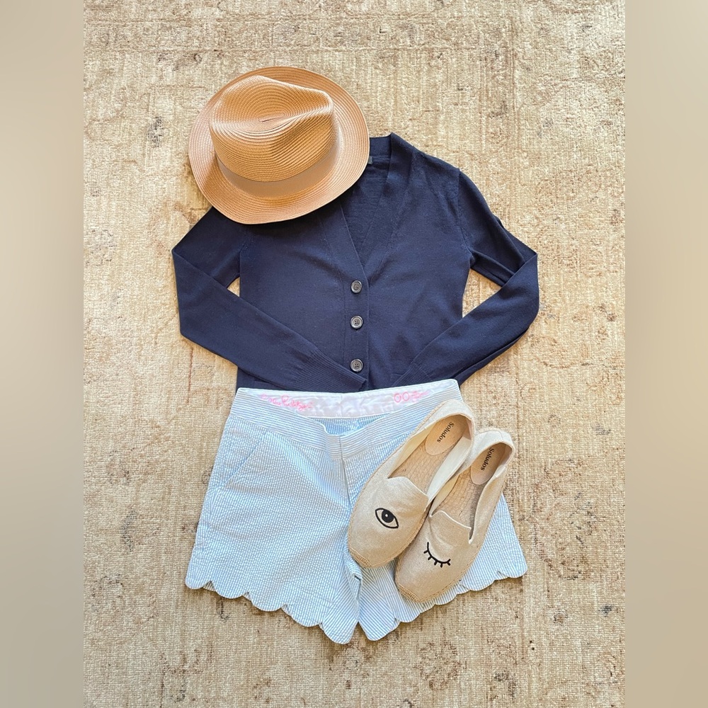 Lilly Pulitzer seersucker light blue scalloped edge shorts size 00. - Picture 12 of 12